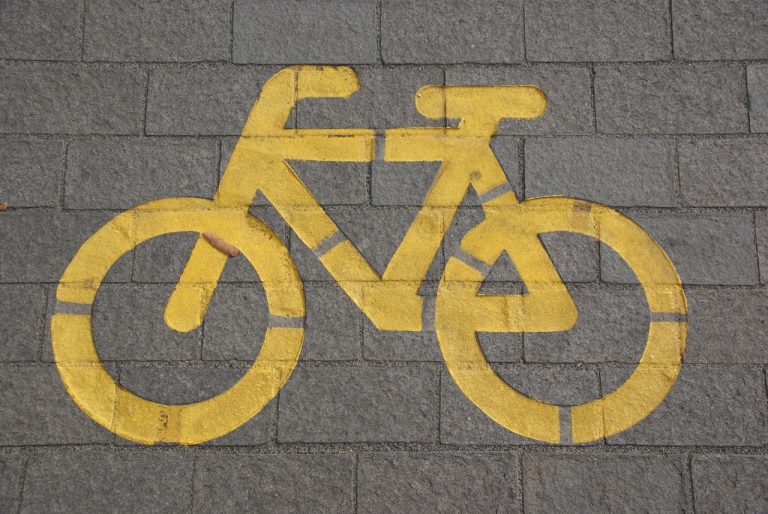 en-cykelpollare-ar-ett-valdigt-sakert-cykelstall-for-cyklister-och-andra-65942.jpg