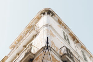 Fasad på vackert äldre hus