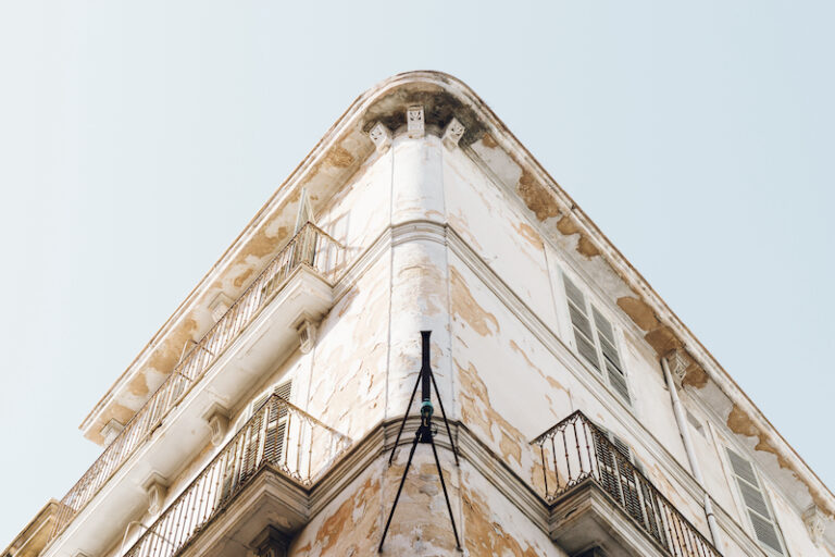 Fasad på vackert äldre hus